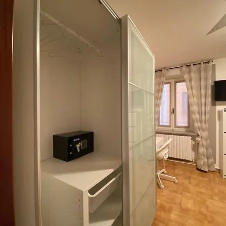 Vakantiehuis Ca Lina Spacious With Parking Space Lecco