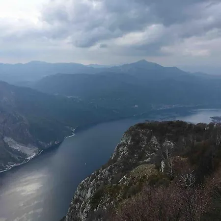 Ca Lina Spacious With Parking Space Vakantiehuis Lecco